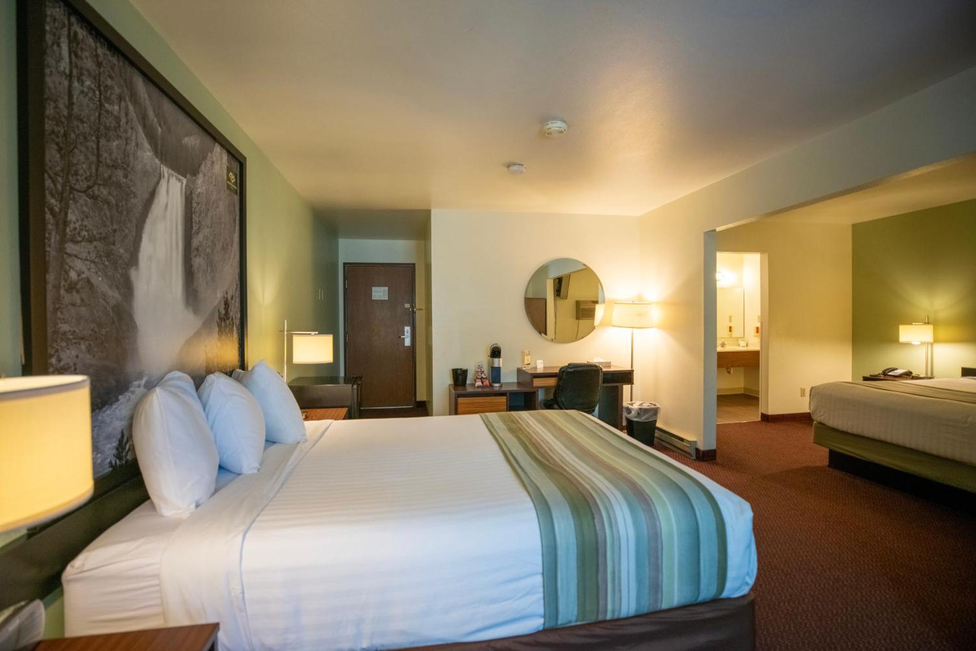 Mountain Vista Hotel เวสต์เยลโลว์สโตน ภายนอก รูปภาพ