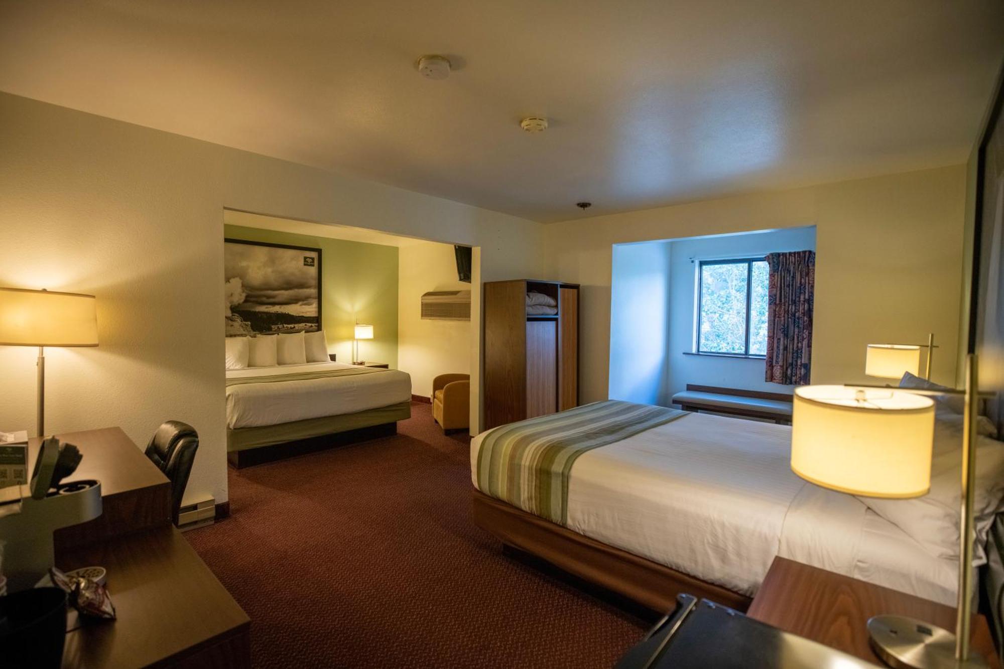Mountain Vista Hotel เวสต์เยลโลว์สโตน ภายนอก รูปภาพ